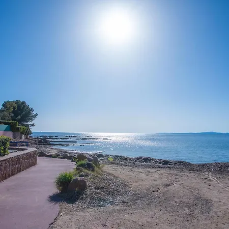 A Saint-raphael *